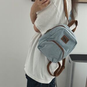 Lee’s light denim backpack